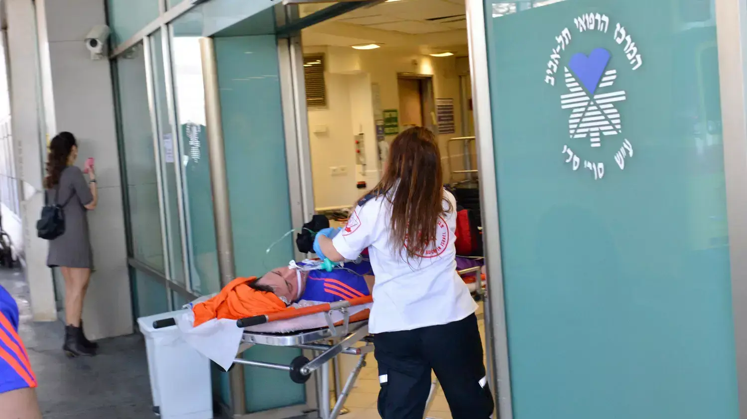 גבר כבן 30 שהגיע לבית החולים איכילוב שבתל אביב במצב קשה לאחר שהתמוטט במרתון תל אביב גבר כבן 30 שהגיע לבית החולים איכילוב שבתל אביב במצב קשה לאחר שהתמוטט במרתון תל אביב