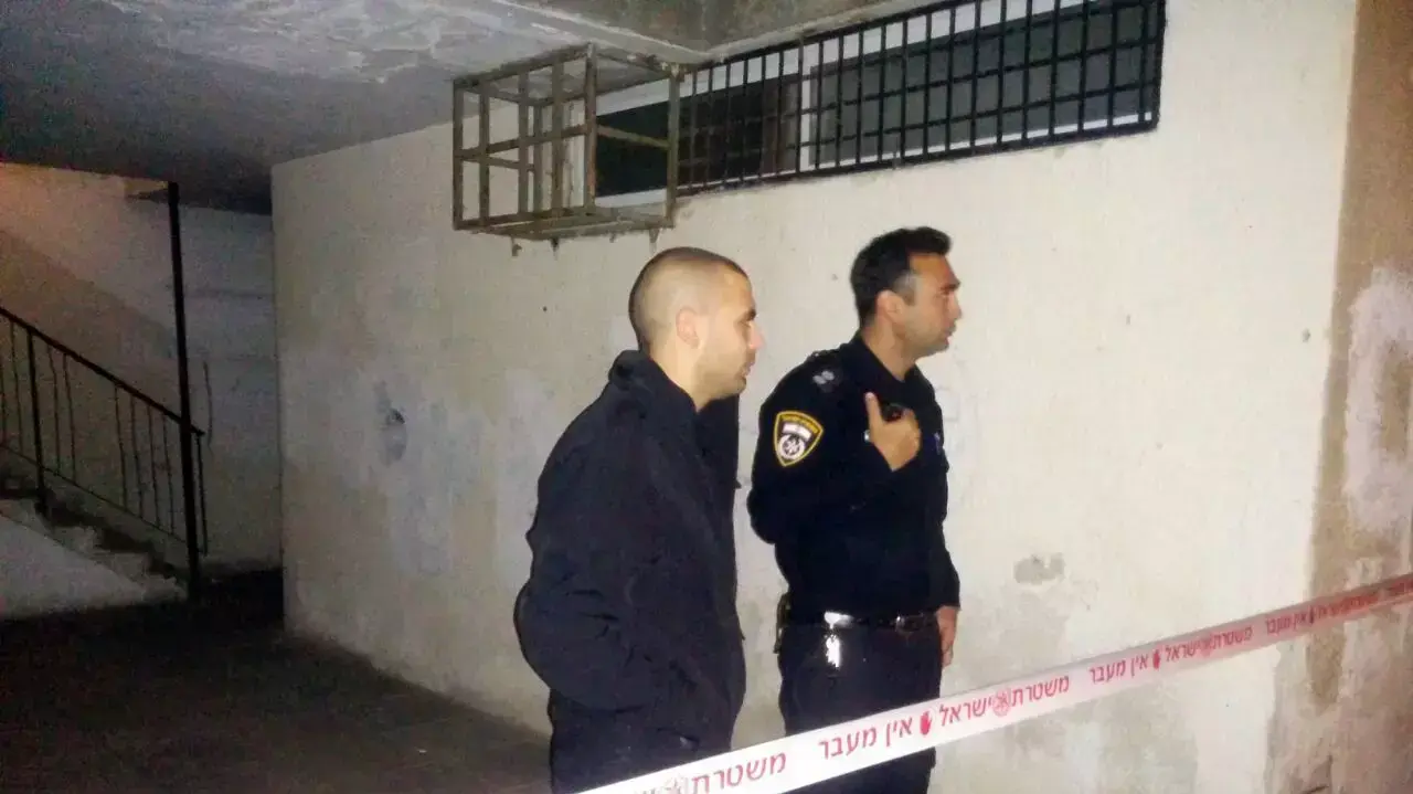 זירת הרצח באשדוד שבה נמצאה אישה ללא רוח חיים 28.2.2015 זירת הרצח באשדוד שבה נמצאה אישה ללא רוח חיים 28.2.2015