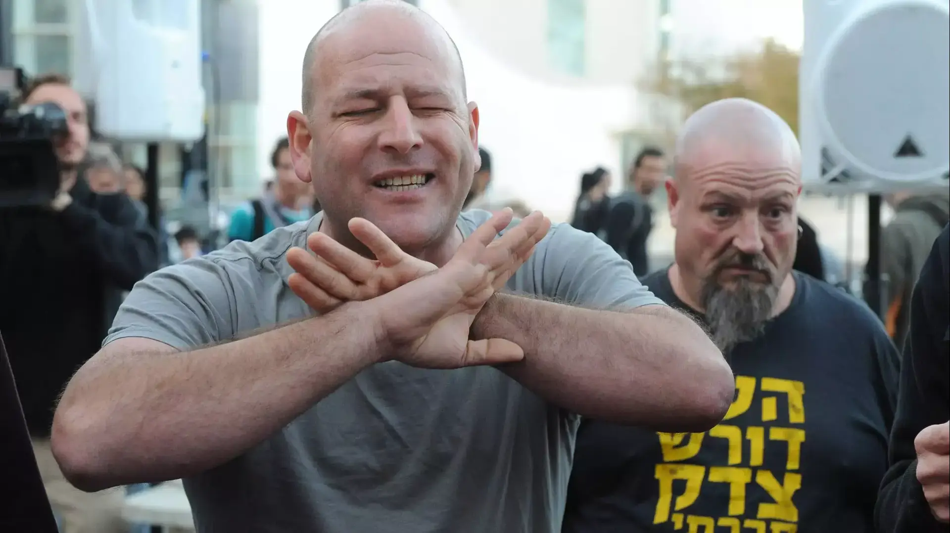 פעילים חברתיים מקימים אוהלים בשדרות רוטשילד במחאה על מחירי הדיור, מרץ 2015