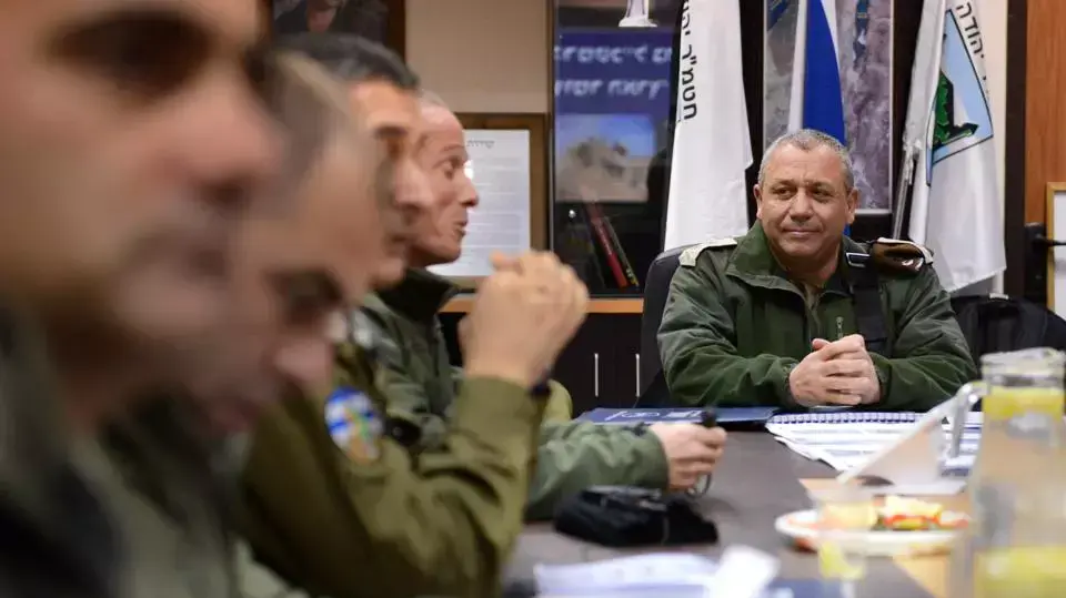 הרמטכ"ל רב-אלוף גדי איזנקוט בתרגיל פתע הבודק את מוכנות צה"ל בגדה, מרץ 2015 הרמטכ"ל רב-אלוף גדי איזנקוט בתרגיל פתע הבודק את מוכנות צה"ל בגדה, מרץ 2015
