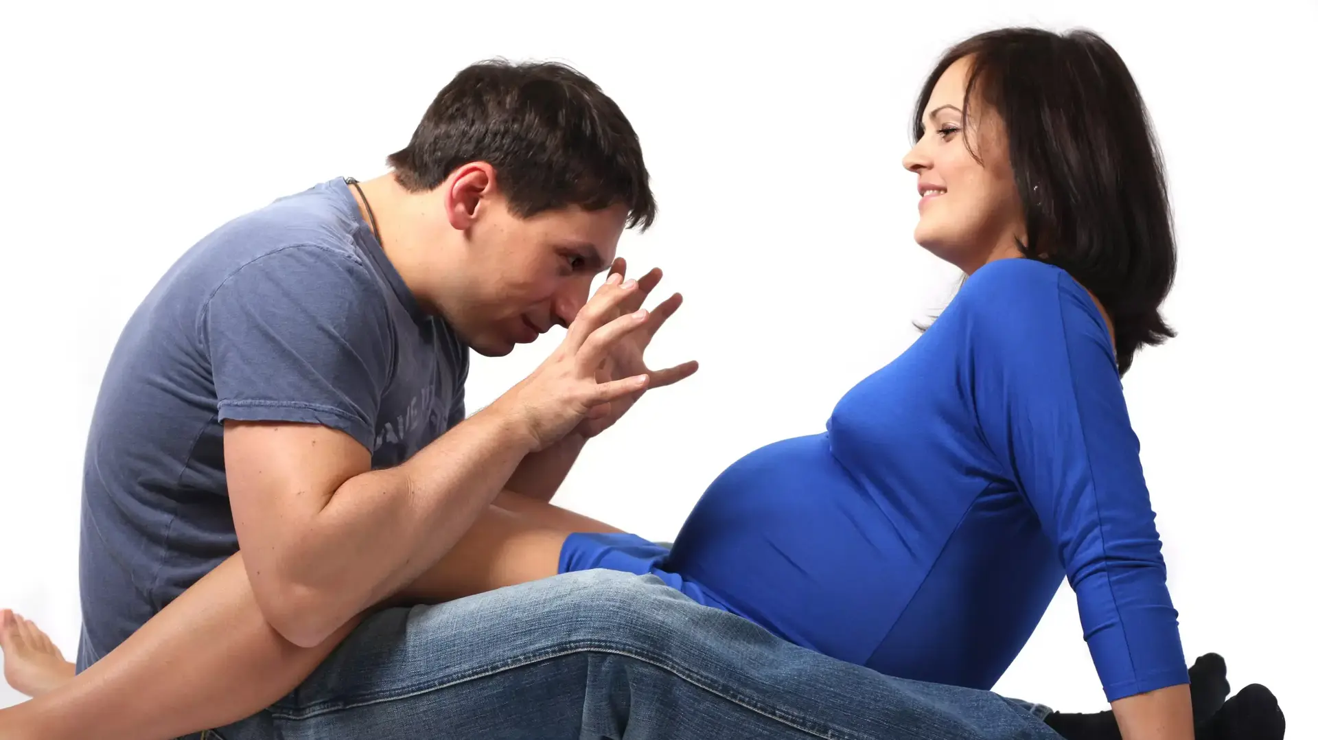 גבר ואישה בקורס הכנה ללידה גבר ואישה בקורס הכנה ללידה