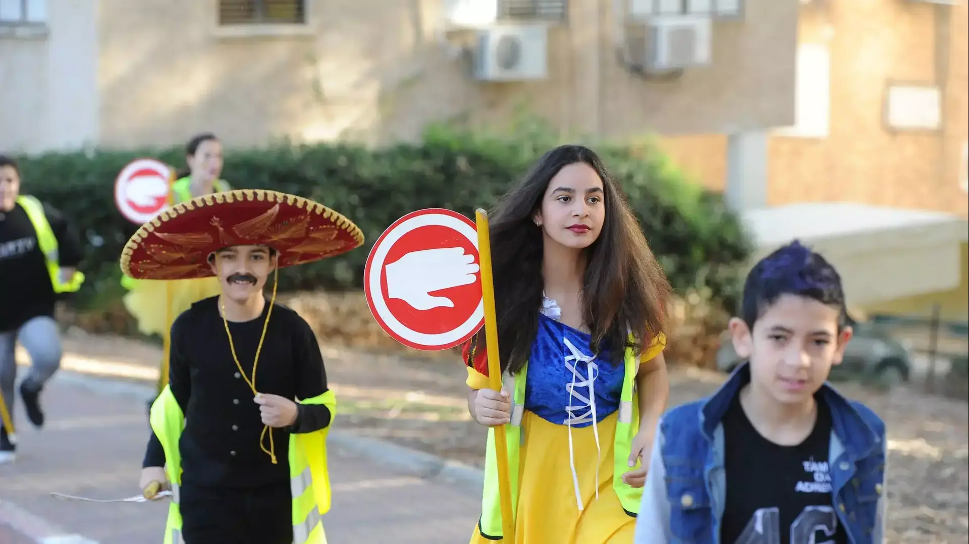 ילדים מתחפשים בבית הספר יד לבנים, פתח תקווה. מרץ 2015