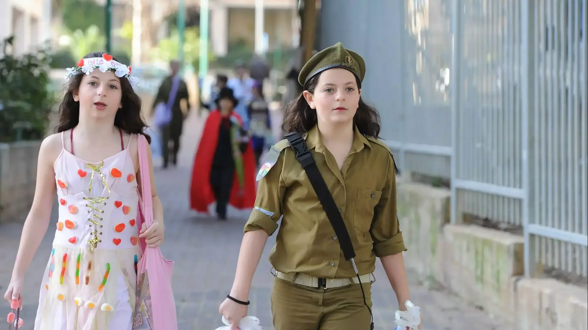 ילדים מתחפשים בבית הספר יד לבנים, פתח תקווה. מרץ 2015