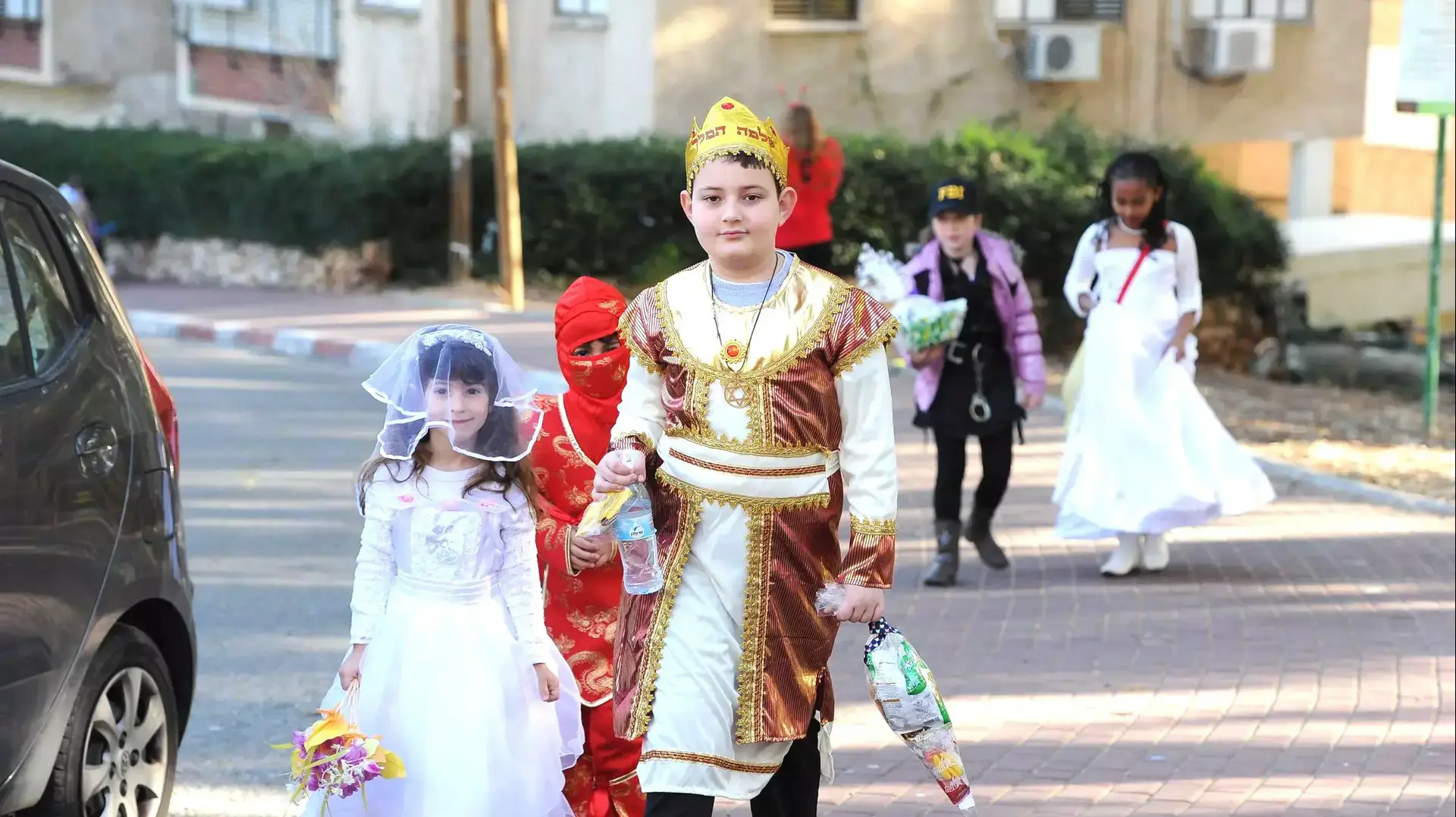 ילדים מתחפשים בבית הספר יד לבנים, פתח תקווה. מרץ 2015