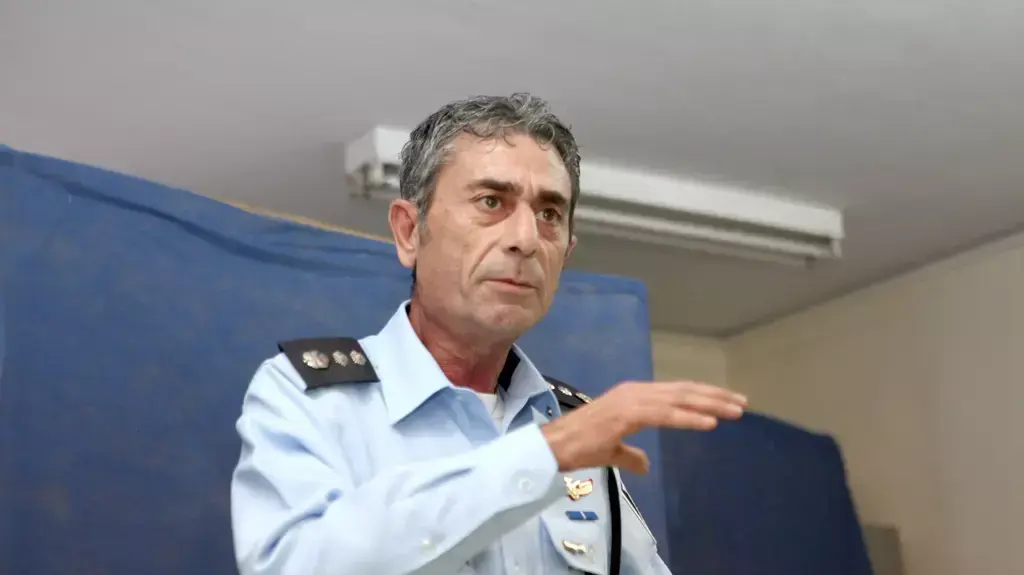 כ-20 קשישים מגיעים למרחב איילון להיפגש עם חוקרים לגבי תלונה שהגישו על עוקץ שכולם עברו. מרץ 2014 כ-20 קשישים מגיעים למרחב איילון להיפגש עם חוקרים לגבי תלונה שהגישו על עוקץ שכולם עברו. מרץ 2014