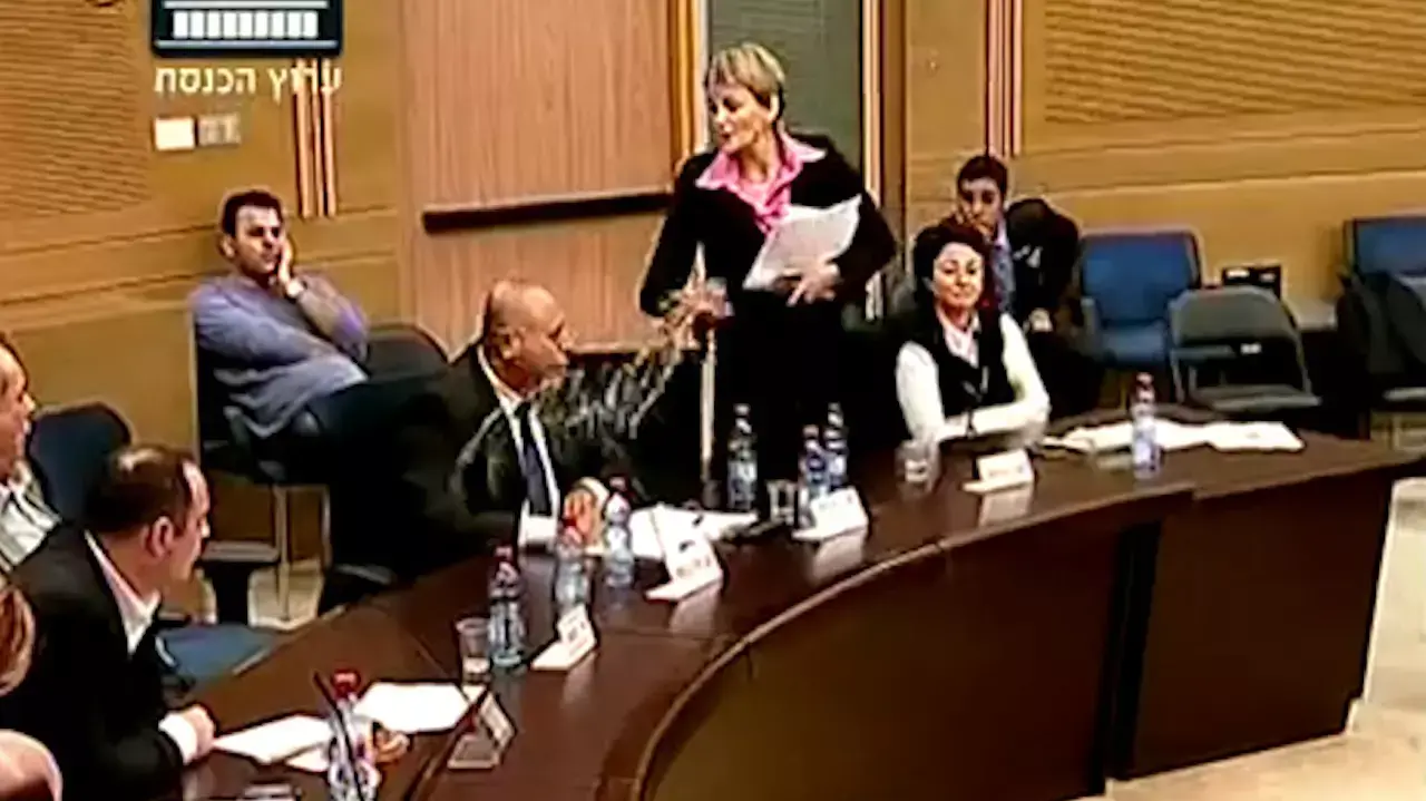 מאנסטסיה ועד זועבי: היסטוריה של שפיכת משקאות