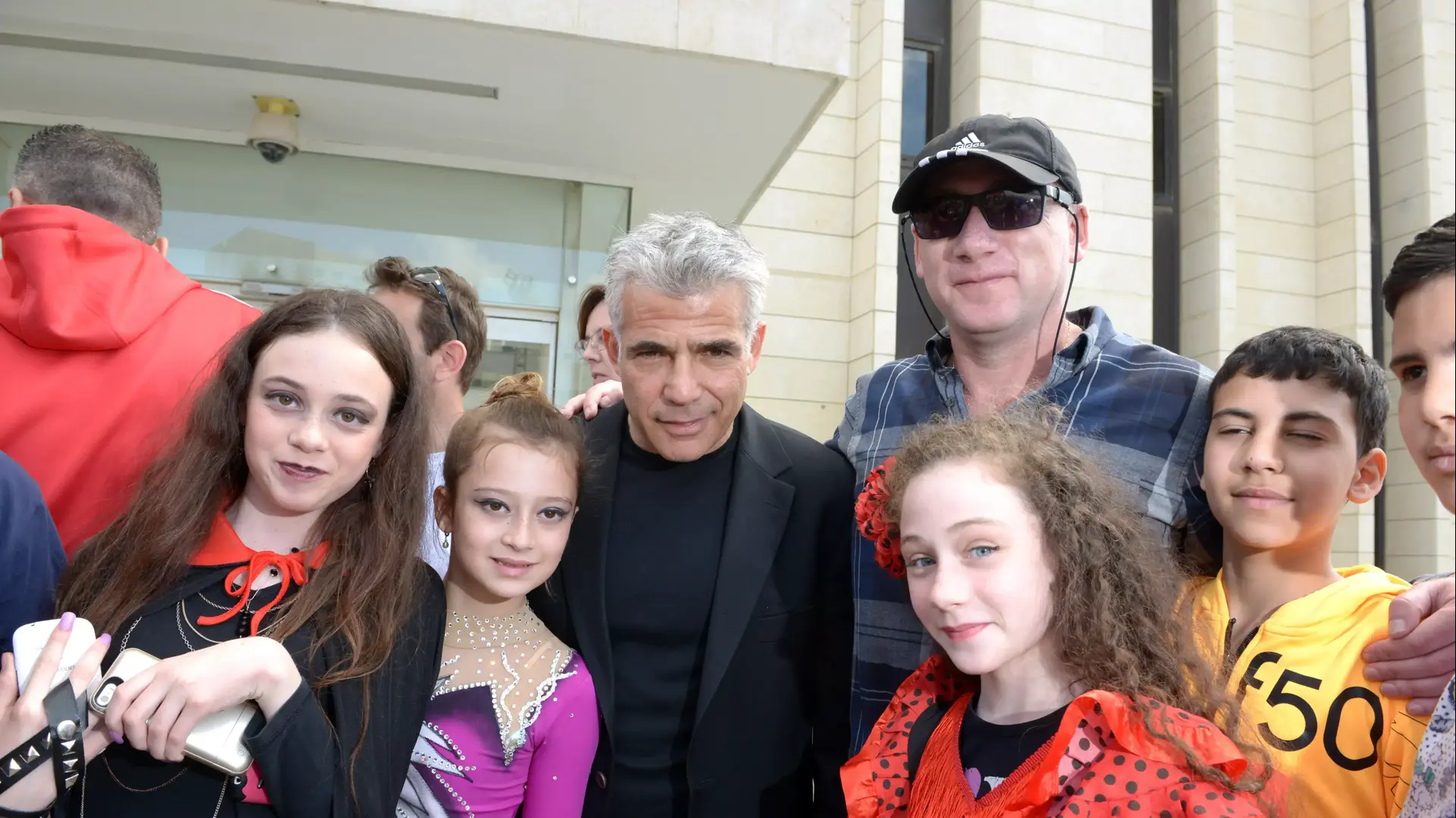 יאיר לפיד עם עובדי כיל בהפגנת חג הפורים יאיר לפיד עם עובדי כיל בהפגנת חג הפורים