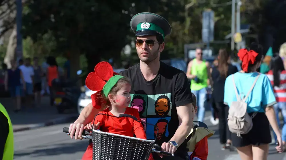 מסיבת רחוב לפורים בתל אביב, מרץ 2015 מסיבת רחוב לפורים בתל אביב, מרץ 2015