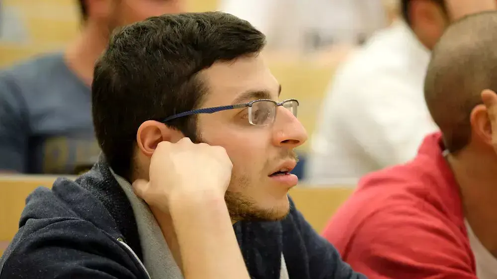 גלעד שליט בכנס בוחרים דמוקרטיה בבינתחומי. מרץ 2015 גלעד שליט בכנס בוחרים דמוקרטיה בבינתחומי. מרץ 2015