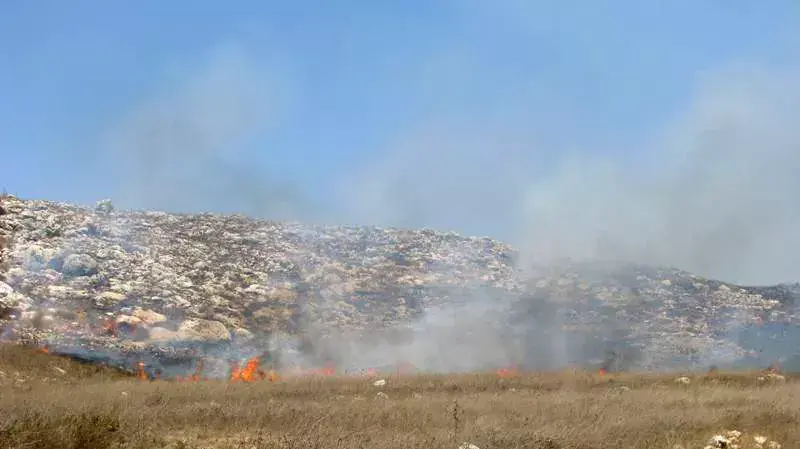 מתנחלים תקפו תושבי פלסטינים תושבי כפר בורין בשנת 2010 והציתו עצי זית מתנחלים תקפו תושבי פלסטינים תושבי כפר בורין בשנת 2010 והציתו עצי זית