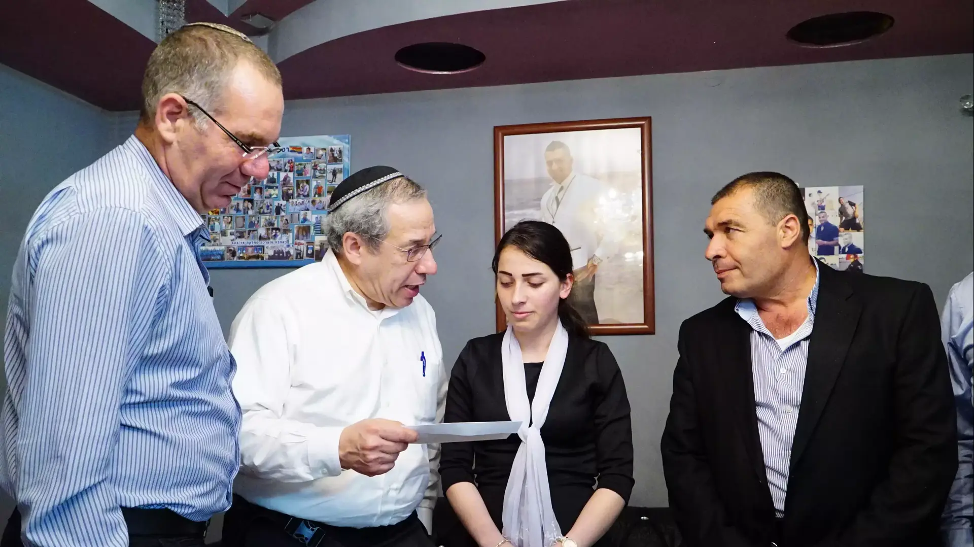 תרומה של יהודים אמריקאים לאלמנתו של סייף זידאן, הדרוזי שנהרג בפיגוע הדריסה בירושלים, ינוח ג'ת מרץ 2015 תרומה של יהודים אמריקאים לאלמנתו של סייף זידאן, הדרוזי שנהרג בפיגוע הדריסה בירושלים, ינוח ג'ת מרץ 2015