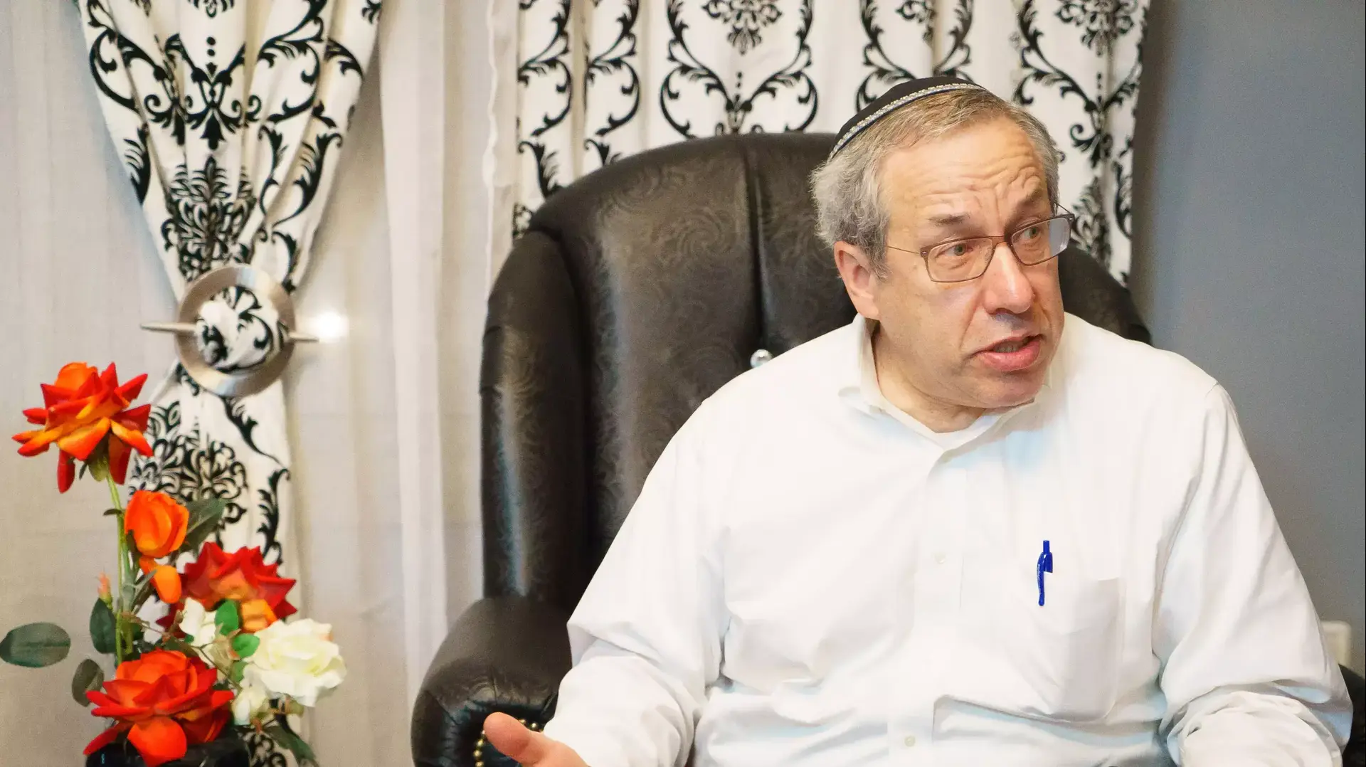 הרב צבי ביליט שאירגן תרומתם של יהודים אמריקאים לאלמנתו של סייף זידאן, הדרוזי שנהרג בפיגוע הדריסה בירושלים, ינוח ג'ת מרץ 2015 הרב צבי ביליט שאירגן תרומתם של יהודים אמריקאים לאלמנתו של סייף זידאן, הדרוזי שנהרג בפיגוע הדריסה בירושלים, ינוח ג'ת מרץ 2015