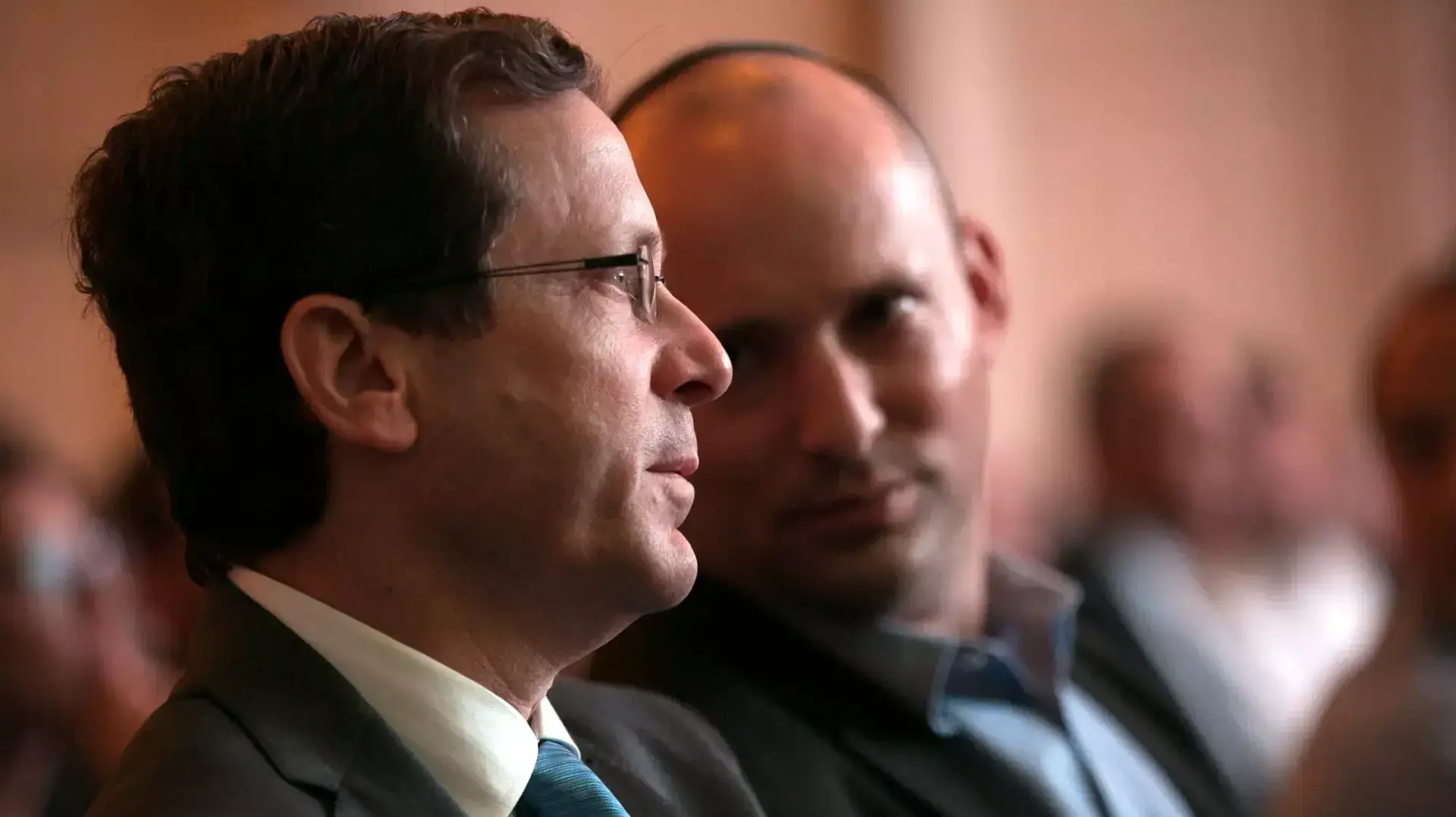 יצחק הרצוג ונפתלי בנט בוועידת הפיננסים, מרץ 2015 יצחק הרצוג ונפתלי בנט בוועידת הפיננסים, מרץ 2015