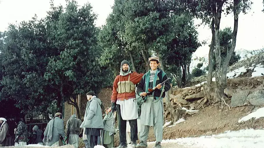 מחבואו של אוסמה בן לאדן באזור טורה בורה, אפגניסטן, 1996 מחבואו של אוסמה בן לאדן באזור טורה בורה, אפגניסטן, 1996
