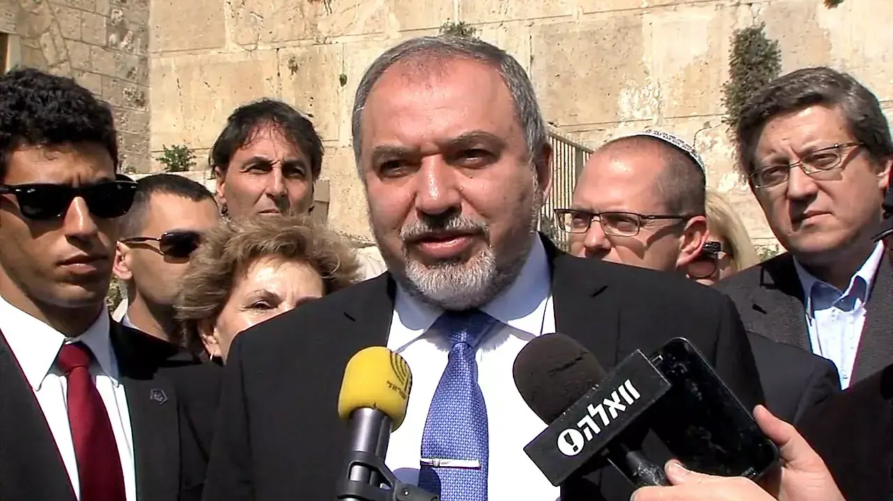 ליברמן: רואה את עצמי כשר הביטחון הבא