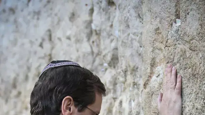 יצחק (בוז'י) הרצוג בכותל, ירושלים. מרץ 2015 יצחק (בוז'י) הרצוג בכותל, ירושלים. מרץ 2015