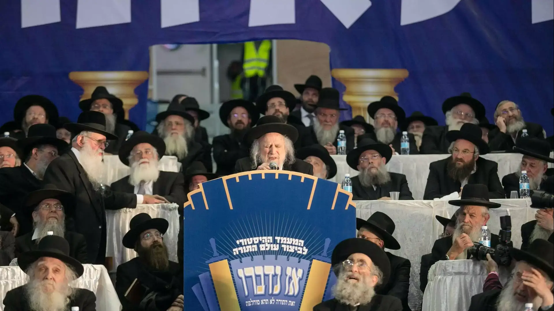 הרב אוירבך באולם ארנה, ירושלים. מרץ 2015 הרב אוירבך באולם ארנה, ירושלים. מרץ 2015