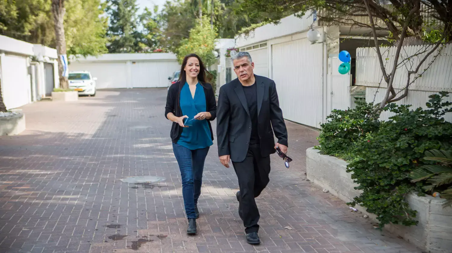 יאיר לפיד יו"ר יש עתיד ואשתו ליהיא לפיד מצביעים בבחירות 2015, קלפיות נפתחו. תל אביב 17 במרץ, 2015 יאיר לפיד יו"ר יש עתיד ואשתו ליהיא לפיד מצביעים בבחירות 2015, קלפיות נפתחו. תל אביב 17 במרץ, 2015