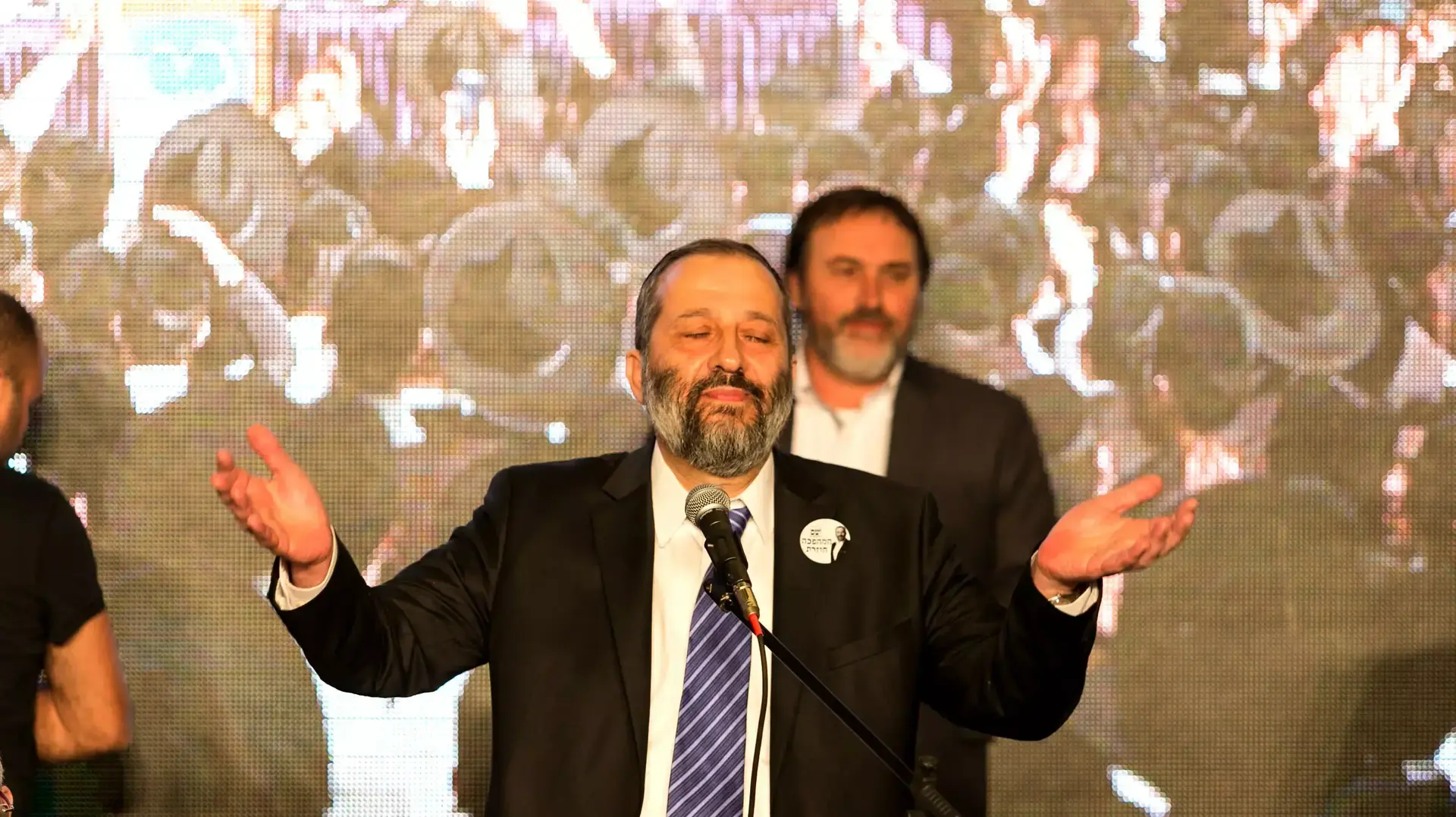 אריה דרעי במטה ש"ס לאחר תוצאות המדגם, ירושלים, מרץ 2015