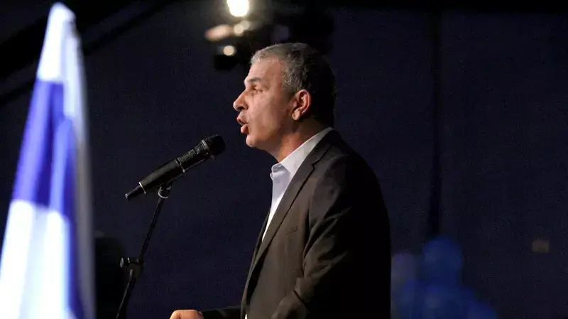 משה כחלון נואם לאחר תוצאות המדגם במטה כולנו בתל אביב, מרץ 2015