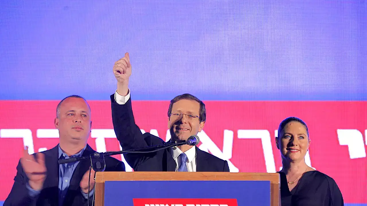 יצחק הרצוג וציפי לבני במטה המפלגה בתל אביב, מרץ 2015 יצחק הרצוג וציפי לבני במטה המפלגה בתל אביב, מרץ 2015