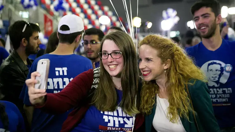 סתיו שפיר במטה המחנה הציוני, מרץ 2015 סתיו שפיר במטה המחנה הציוני, מרץ 2015