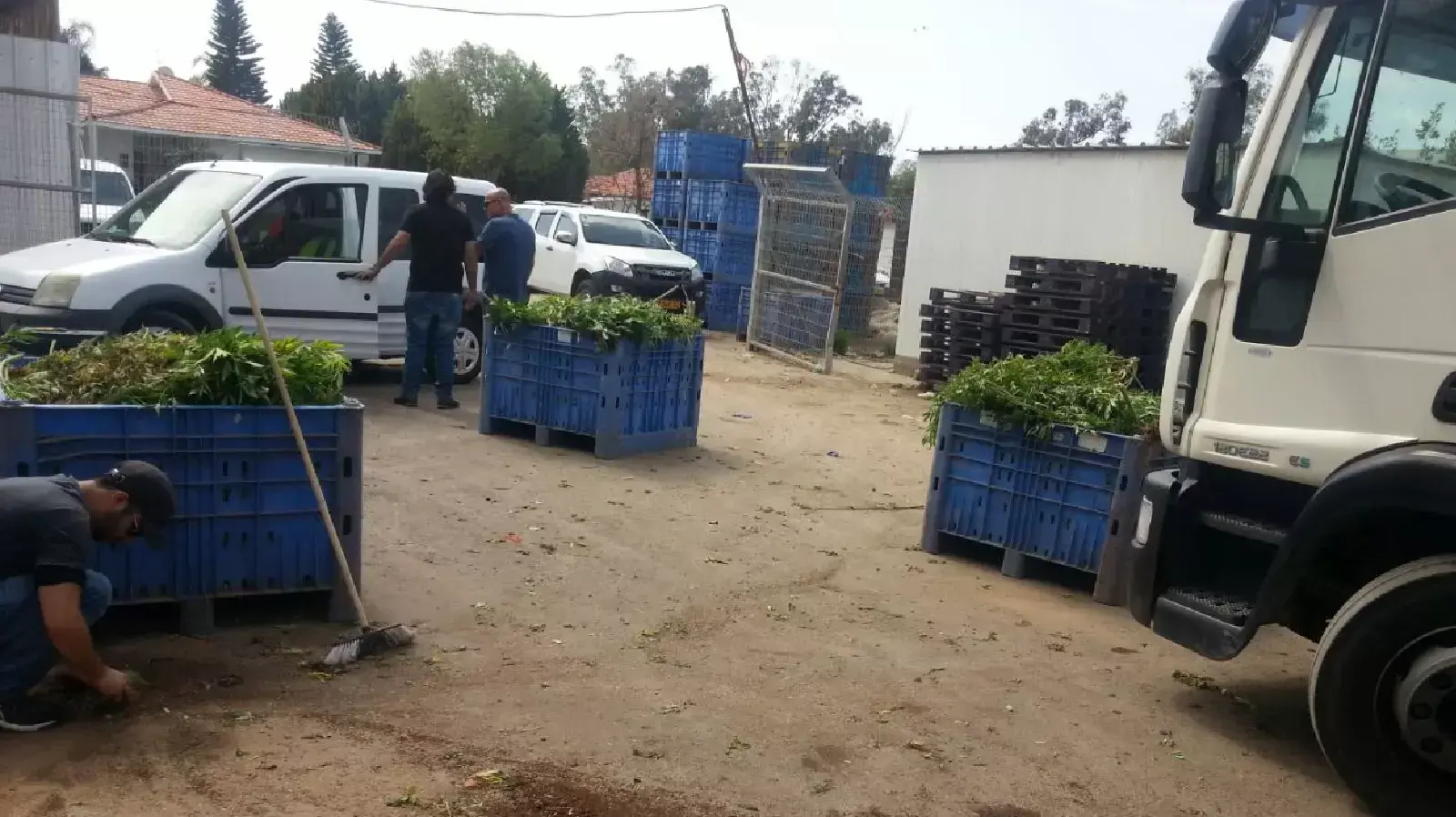 מעבדת הידרו נחשפה במושב שפיר מרץ 2015 מעבדת הידרו נחשפה במושב שפיר מרץ 2015