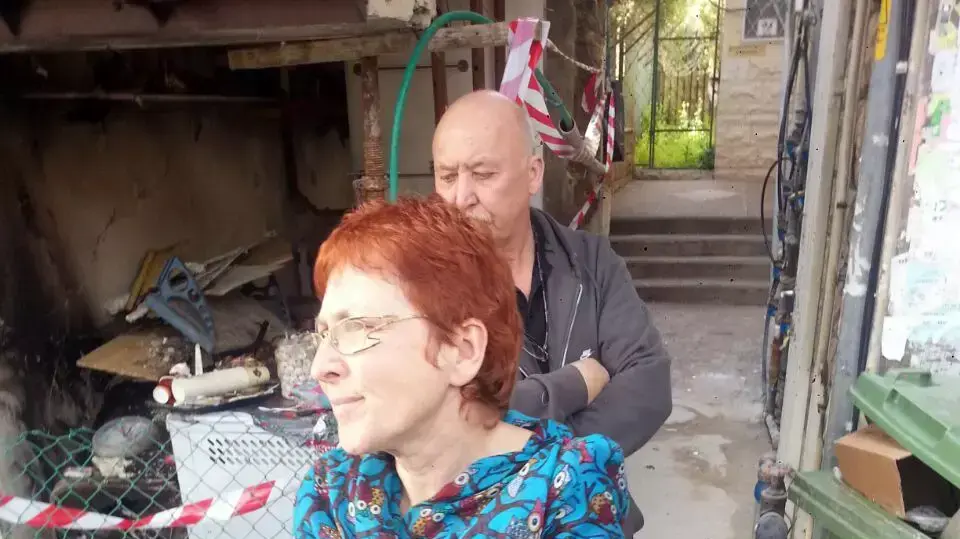 מיכאל ואלה בנטוב, יום לאחר פיצוץ הקיוסק בחיפה מיכאל ואלה בנטוב, יום לאחר פיצוץ הקיוסק בחיפה