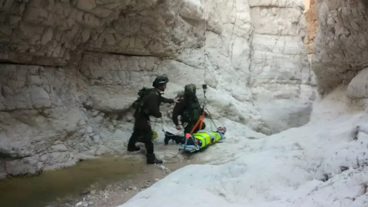 פינוי מוסק של צעירה בת 21 שנפצה בנחל דרגה, 21 במרץ 2015 פינוי מוסק של צעירה בת 21 שנפצה בנחל דרגה, 21 במרץ 2015