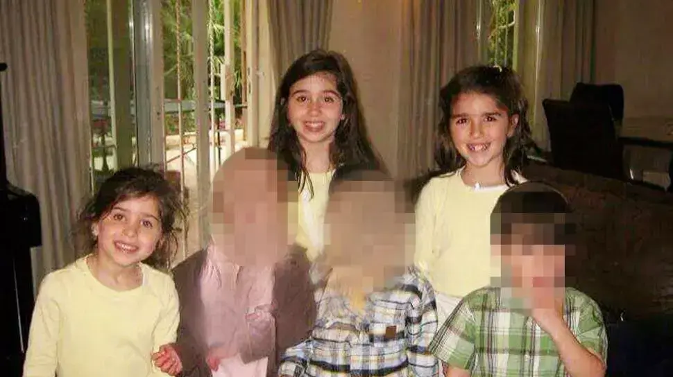 שישה מתוך שבעת ילדי משפחת ששון מברוקלין, מרץ 2015