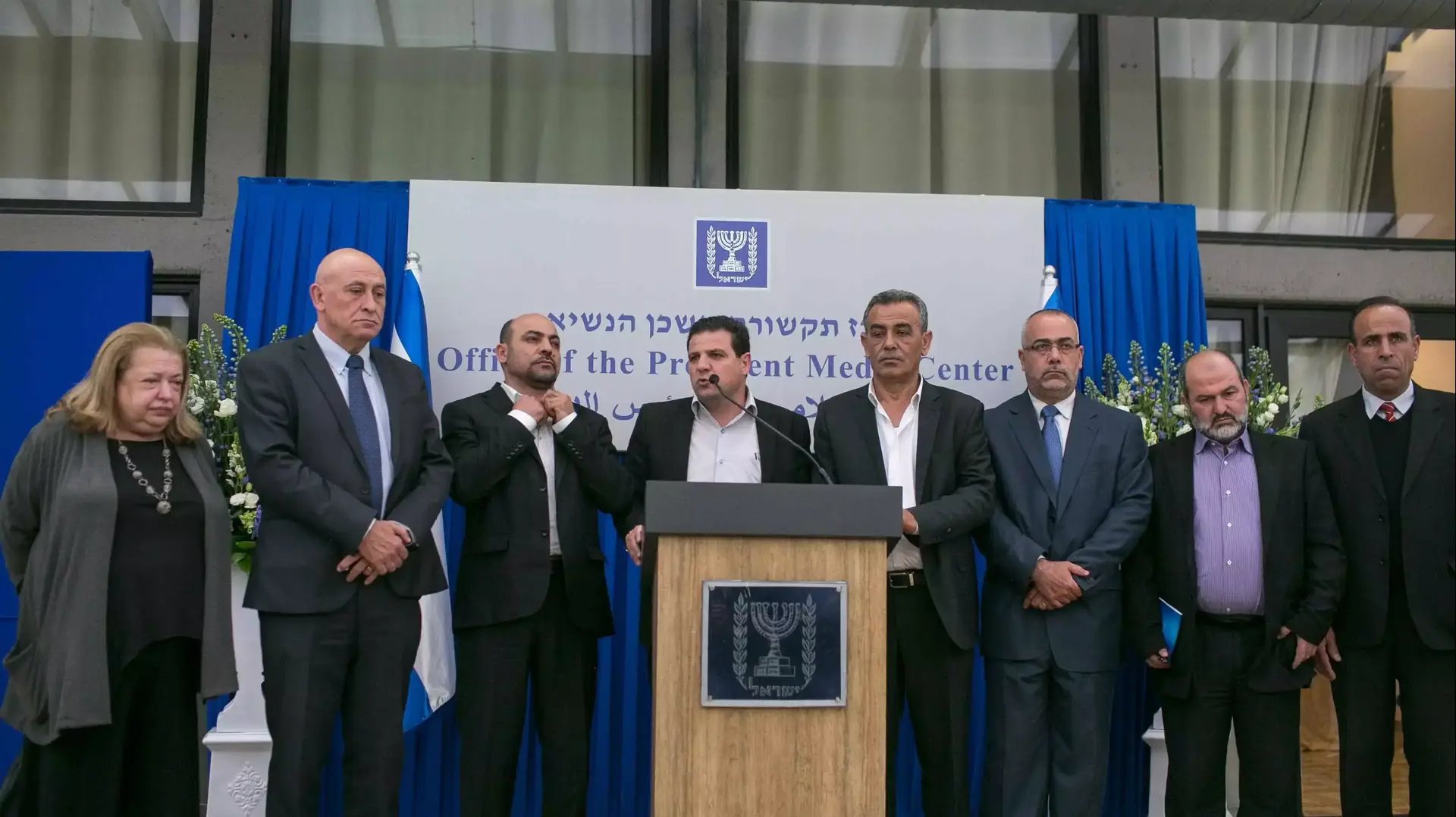 נציגי סיעת הרשימה המשותפת מחוץ לבית הנשיא, מרץ 2015