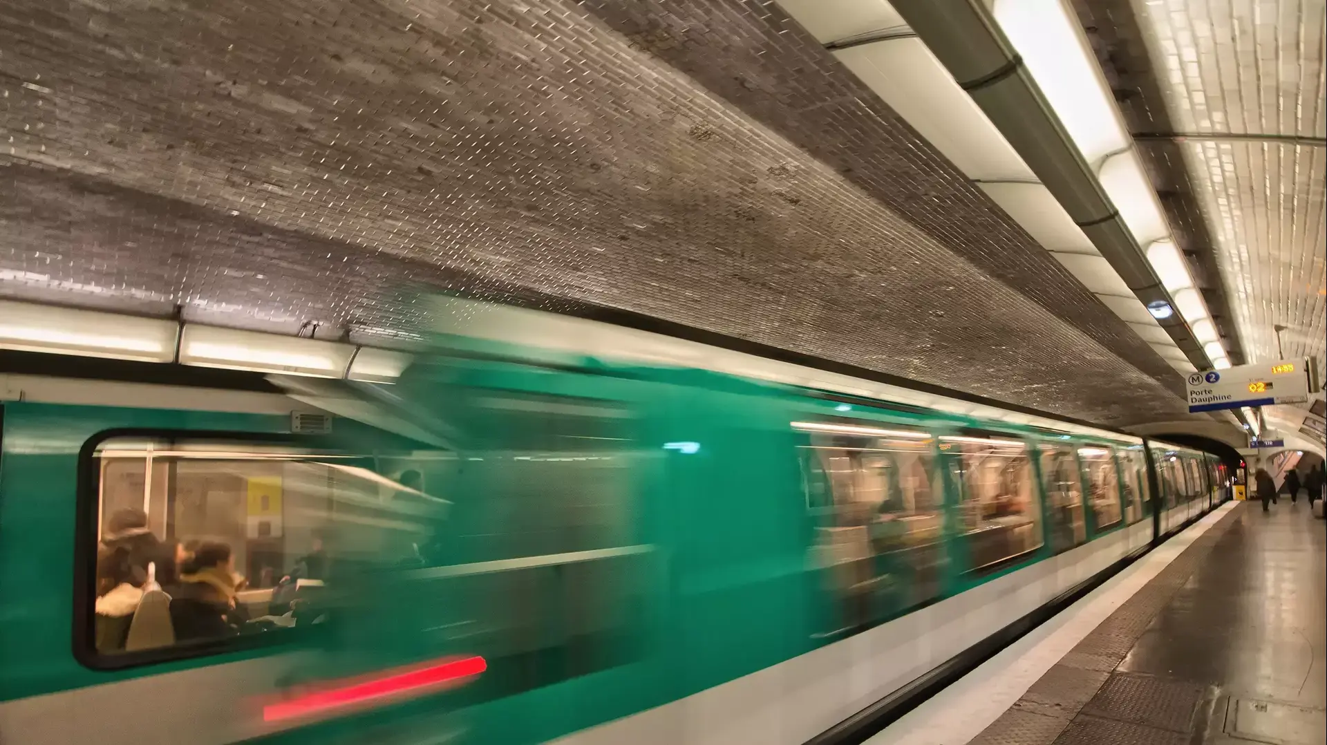 רכבת תחתית מטרו בפריז