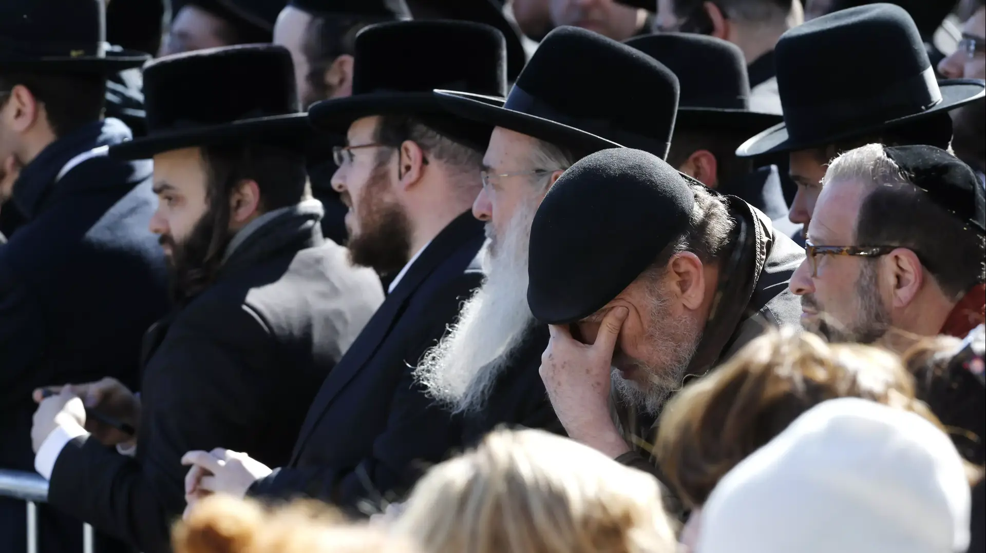 טקס אשכבה לילדי משפחת ששון שנספו בשריפה בברוקלין, מרץ 2015 טקס אשכבה לילדי משפחת ששון שנספו בשריפה בברוקלין, מרץ 2015