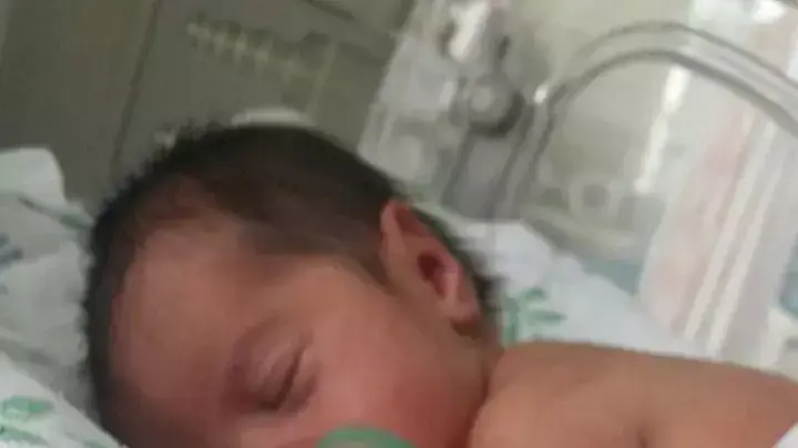 אפרת, בתו של נתנאל רואי עראמי בביה"ח ברזילי, מרץ 2015 אפרת, בתו של נתנאל רואי עראמי בביה"ח ברזילי, מרץ 2015