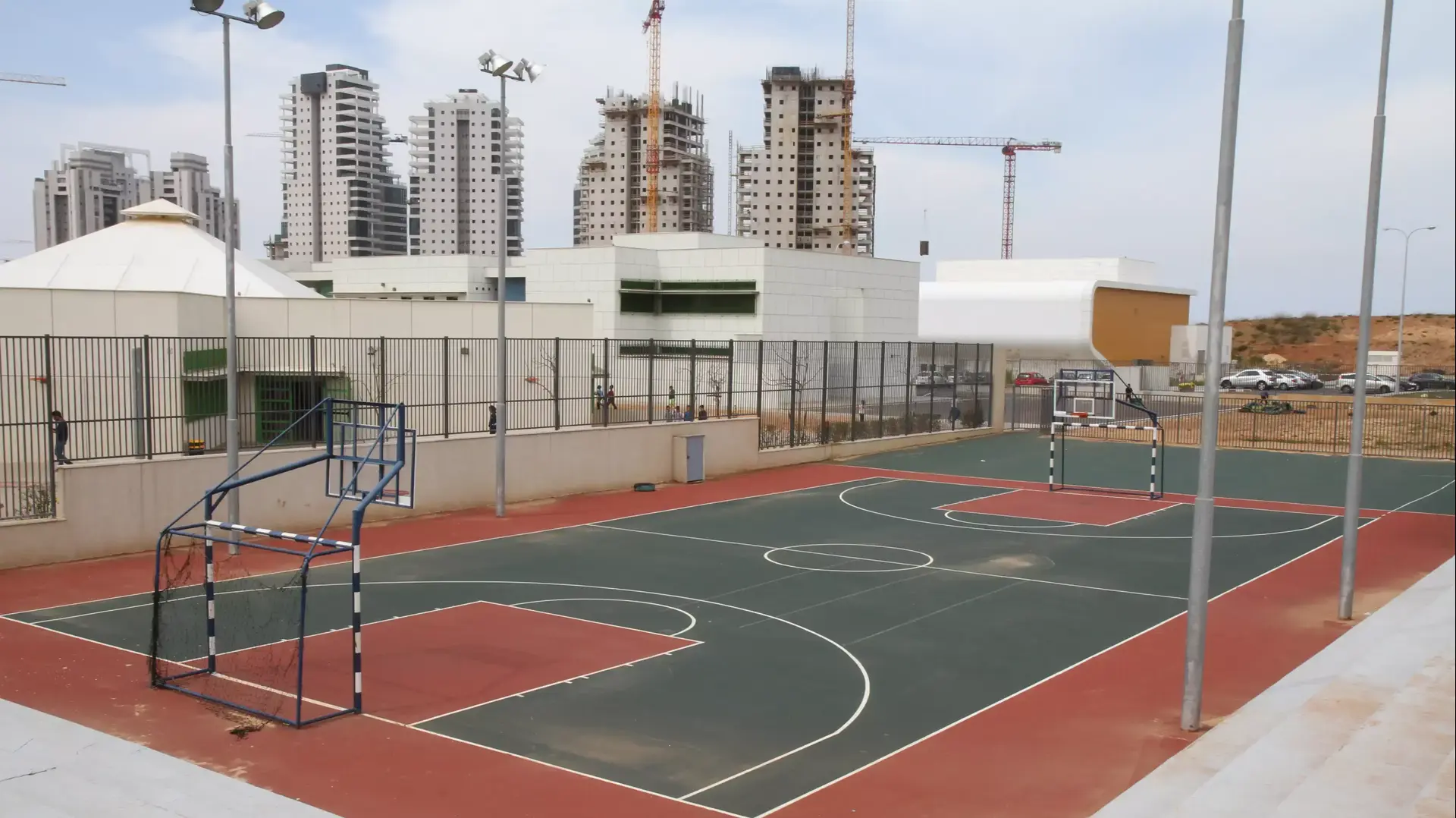 בית הספר הממלכתי חיים חפר בנתניה, מרץ 2015 בית הספר הממלכתי חיים חפר בנתניה, מרץ 2015