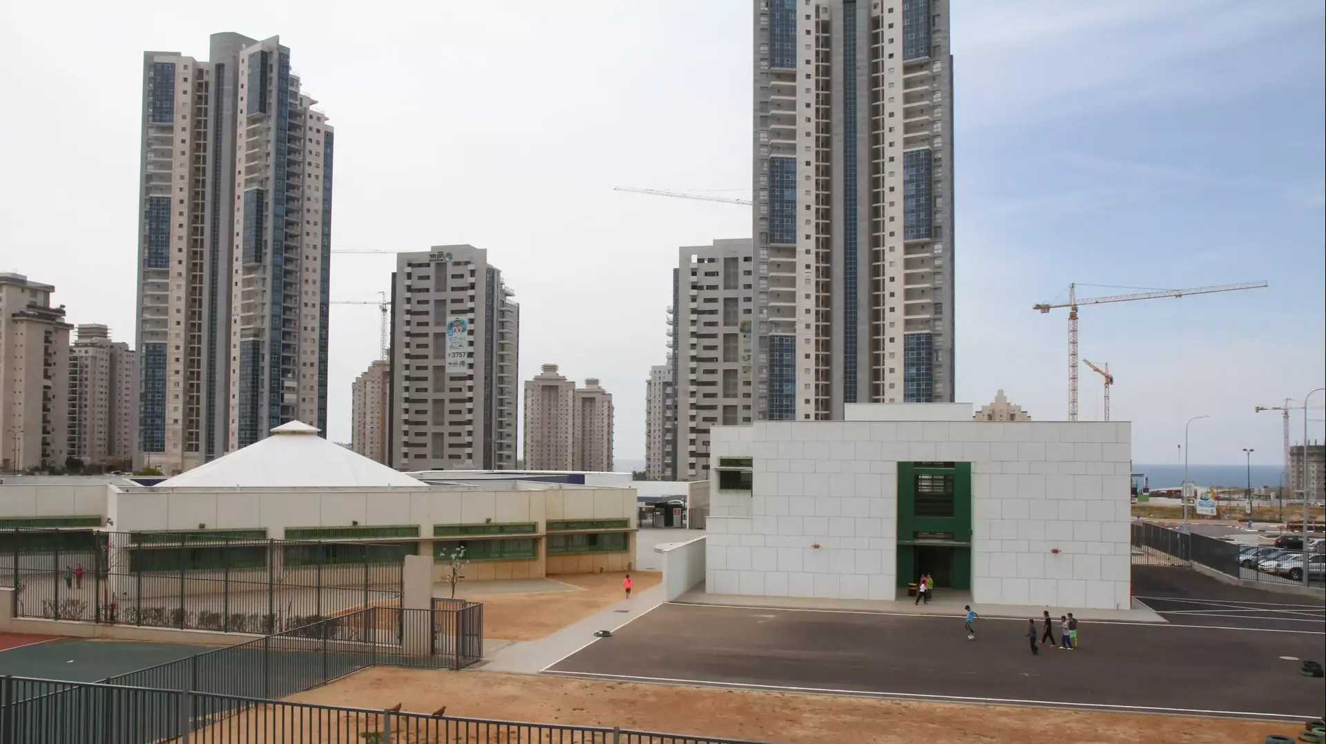 בית הספר הממלכתי חיים חפר בנתניה, מרץ 2015 בית הספר הממלכתי חיים חפר בנתניה, מרץ 2015