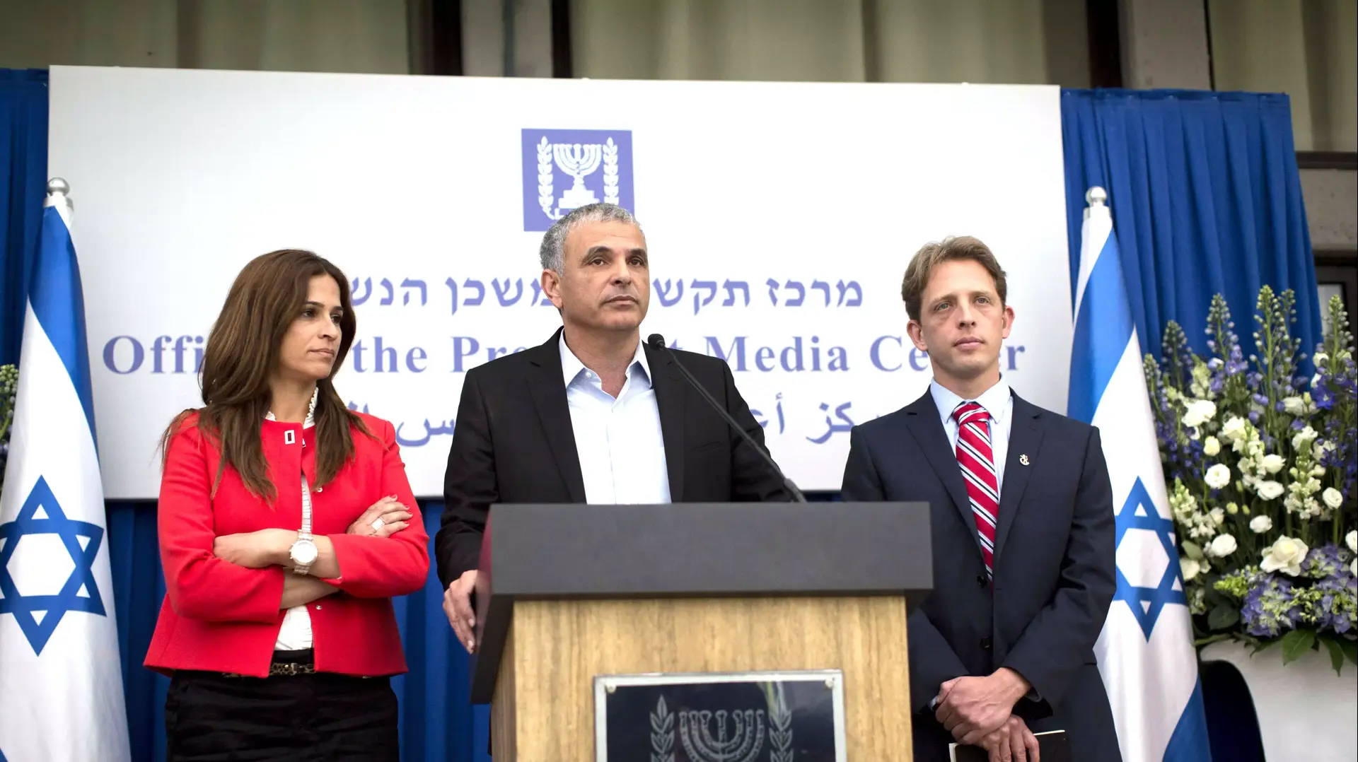 יו"ר כולנו משה כחלון עם חברי הסיעה  רועי פולקמן ומירב בן ארי בבית הנשיא, מרץ 2015