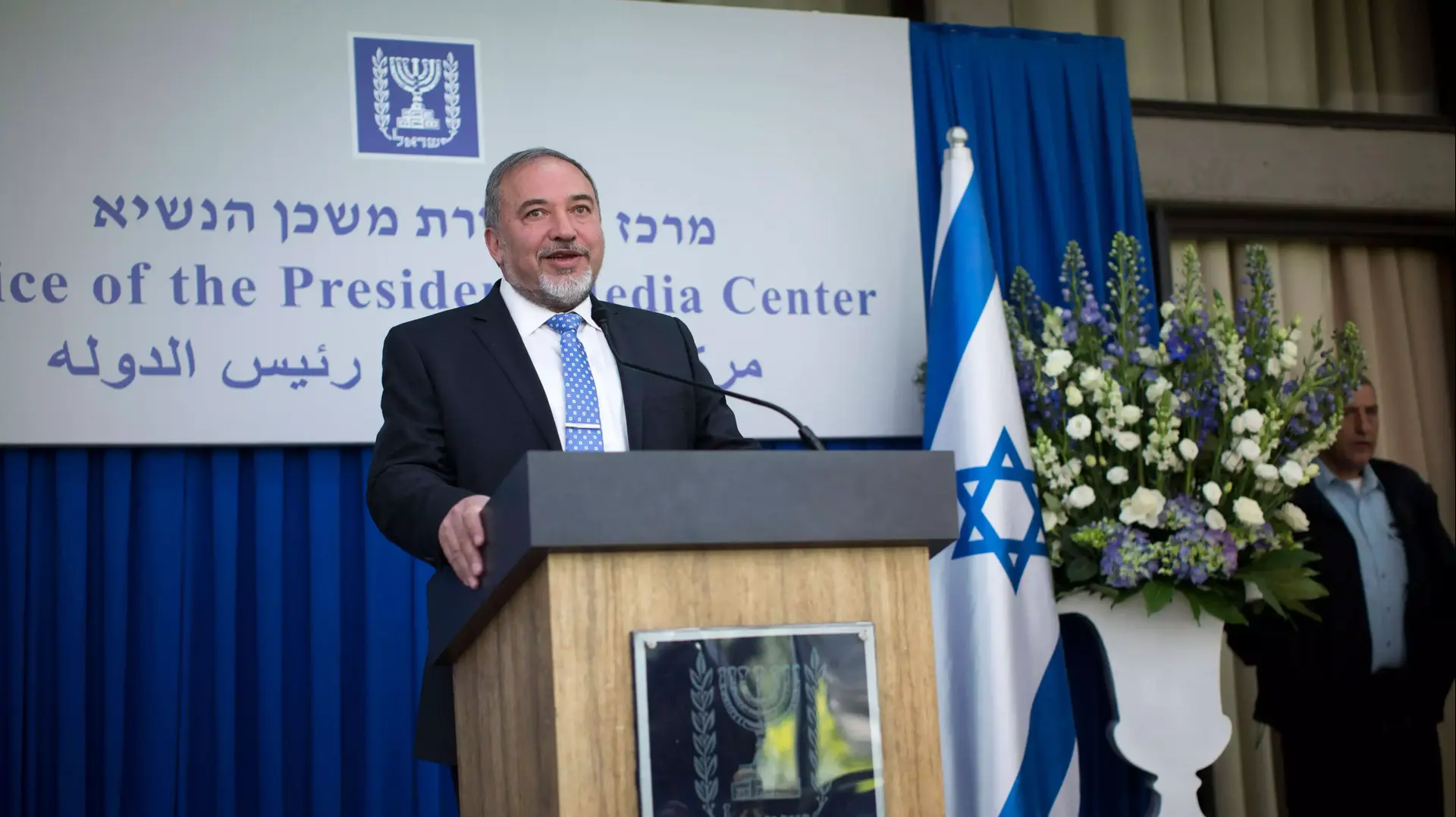 יו"ר ישראל ביתנו אביגדור ליברמן וחברי סיעתו בבית הנשיא, מרץ 2015 יו"ר ישראל ביתנו אביגדור ליברמן וחברי סיעתו בבית הנשיא, מרץ 2015