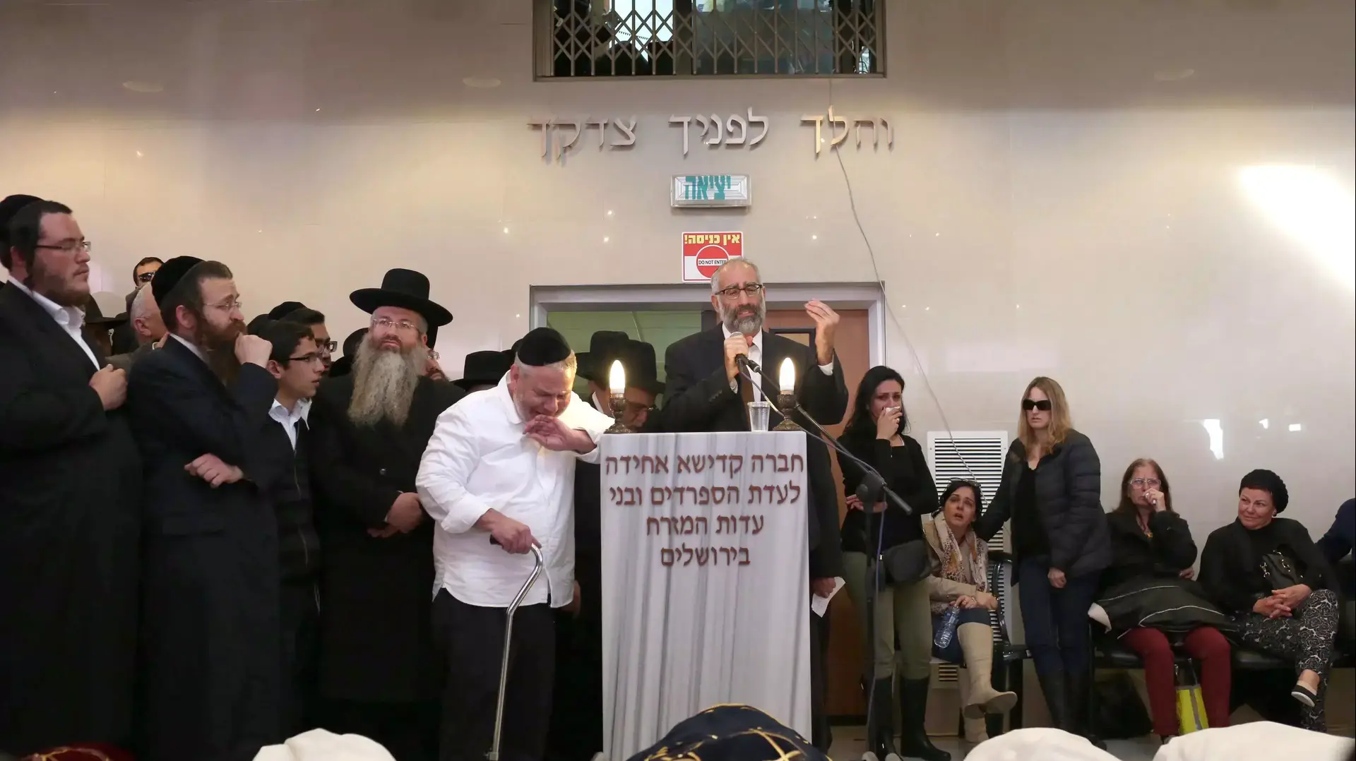 גבריאל ששון מדבר בהלוויה של הילדים שנשרפו בשרפה בברוקלין מרץ 2015 גבריאל ששון מדבר בהלוויה של הילדים שנשרפו בשרפה בברוקלין מרץ 2015