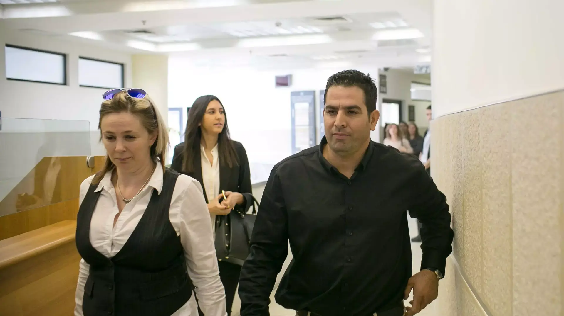 מני נפתלי בדיון הוכחות בתיק נגד משרד ראש הממשלה, בית הדין הארצי לעבודה בירושלים. מרץ 2015 מני נפתלי בדיון הוכחות בתיק נגד משרד ראש הממשלה, בית הדין הארצי לעבודה בירושלים. מרץ 2015