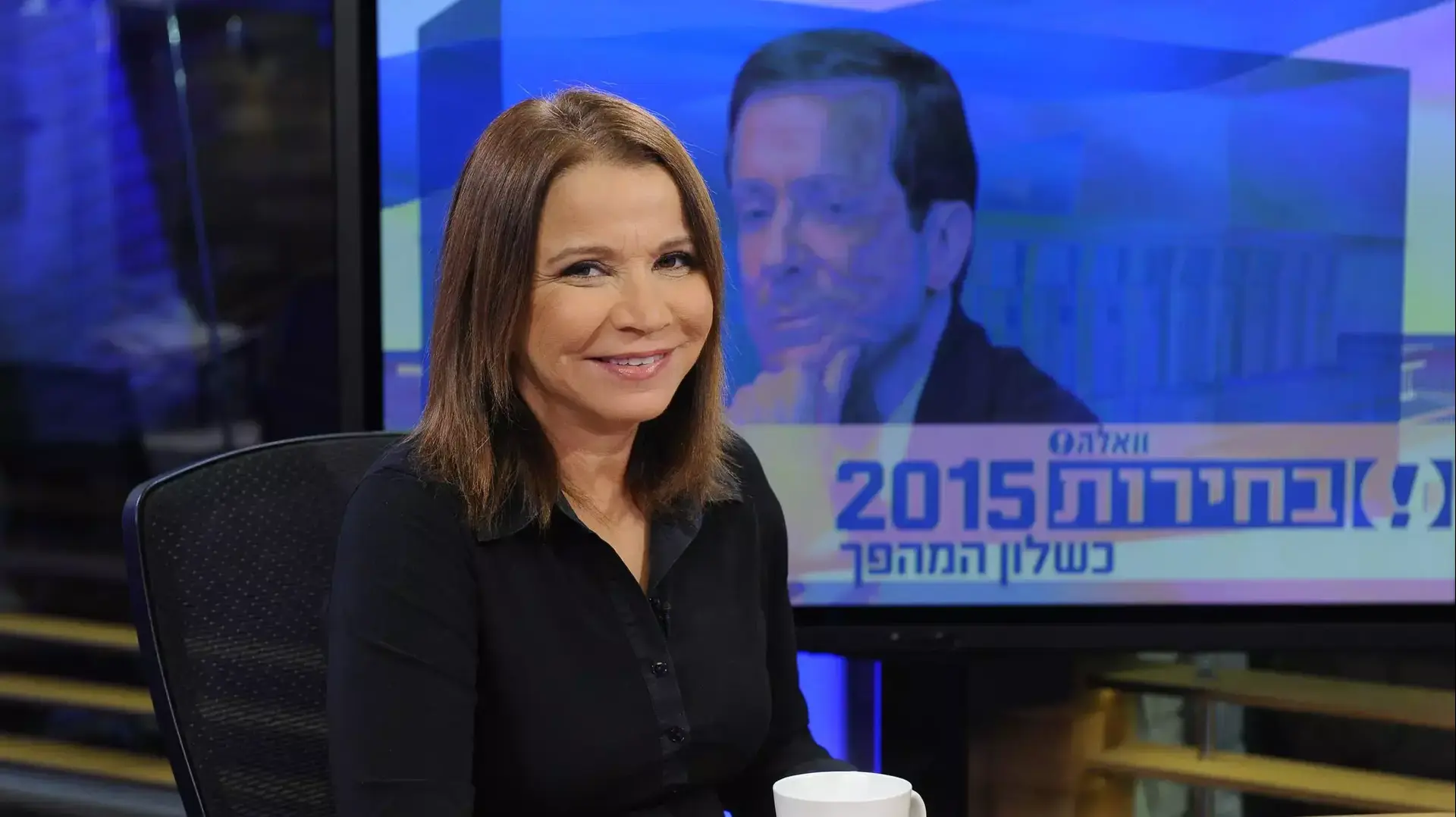 ח"כ שלי יחימוביץ באולפן וואלה, תל אביב. מרץ 2015 ח"כ שלי יחימוביץ באולפן וואלה, תל אביב. מרץ 2015
