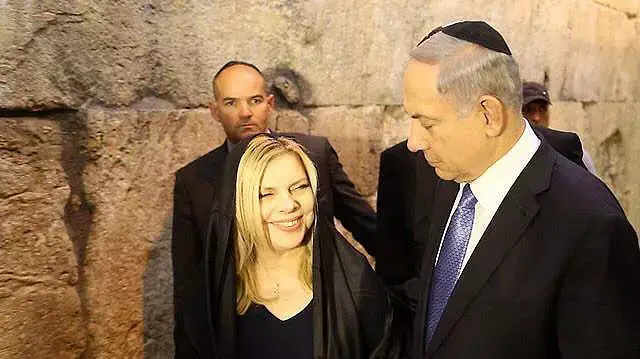 ראש הממשלה בנימין נתניהו ורעייתו שרה בכותל המערבי בירושלים מרץ 2015 ראש הממשלה בנימין נתניהו ורעייתו שרה בכותל המערבי בירושלים מרץ 2015