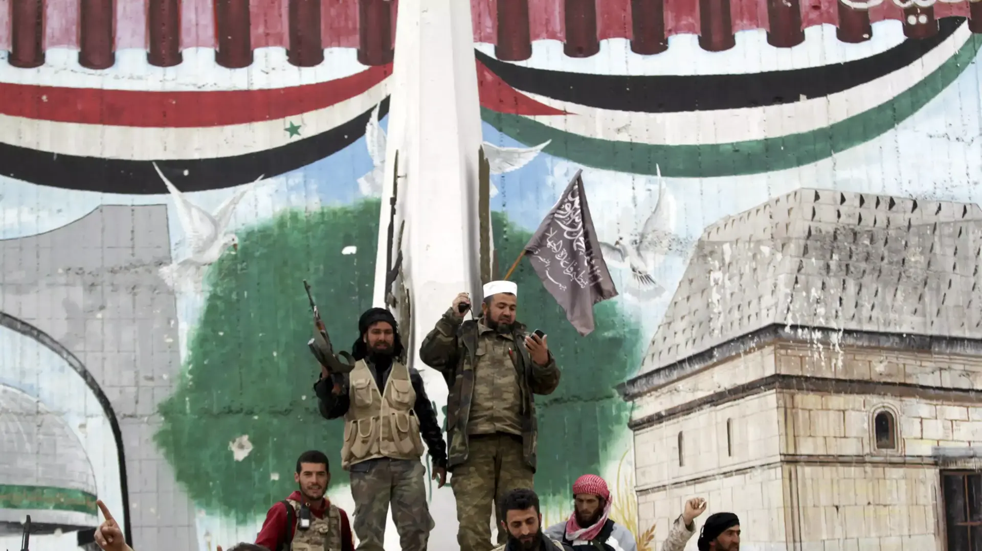 לוחמי ג'בהת א-נוסרה משתלטים על העיר אידליב שבצפון-מערב סוריה, מרץ 2015 לוחמי ג'בהת א-נוסרה משתלטים על העיר אידליב שבצפון-מערב סוריה, מרץ 2015