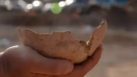 חפירות ארכיאולוגיות ליד גשר מעריב בתל אביב 29 מרץ 2015 חפירות ארכיאולוגיות ליד גשר מעריב בתל אביב 29 מרץ 2015