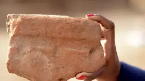 חפירות ארכיאולוגיות ליד גשר מעריב בתל אביב 29 מרץ 2015 חפירות ארכיאולוגיות ליד גשר מעריב בתל אביב 29 מרץ 2015