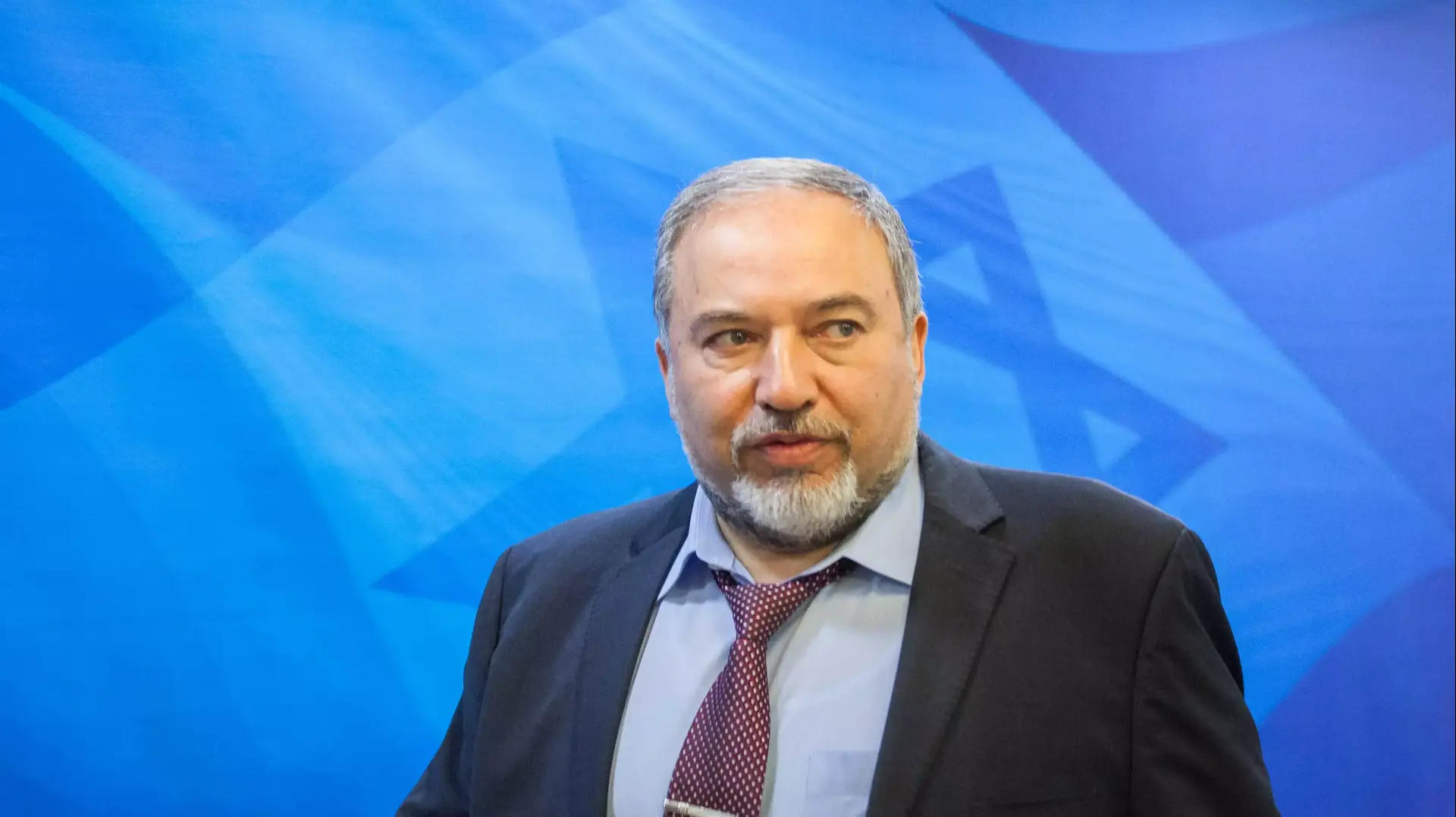 שר החוץ אביגדור ליברמן בישיבת ממשלה. מרץ 2015