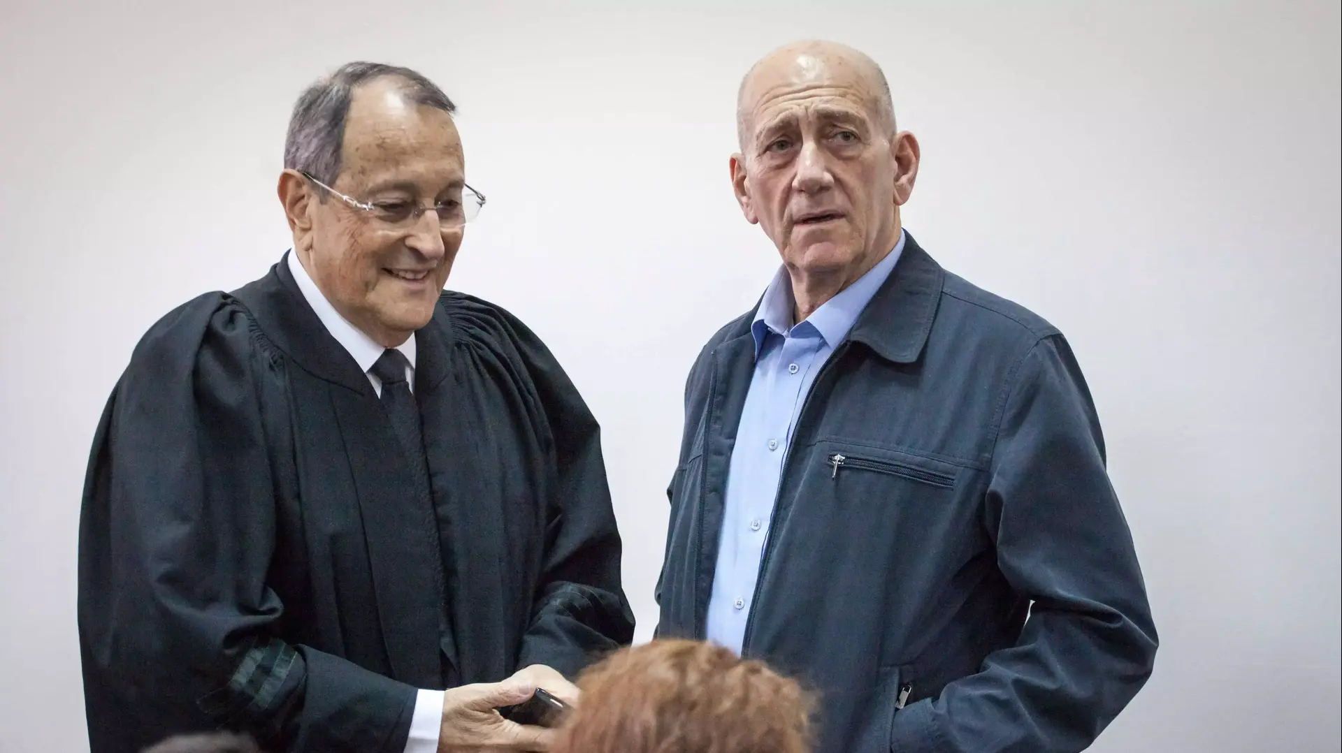 אהוד אולמרט ועו"ד אלי זהר בבית המשפט המחוזי בירושלים, מרץ 2015 אהוד אולמרט ועו"ד אלי זהר בבית המשפט המחוזי בירושלים, מרץ 2015