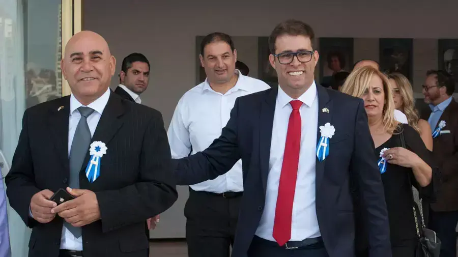ח"כ אורן חזן עם בני משפחתו לקראת השבעת הכנסת ה-20 מרץ 2015 ח"כ אורן חזן עם בני משפחתו לקראת השבעת הכנסת ה-20 מרץ 2015