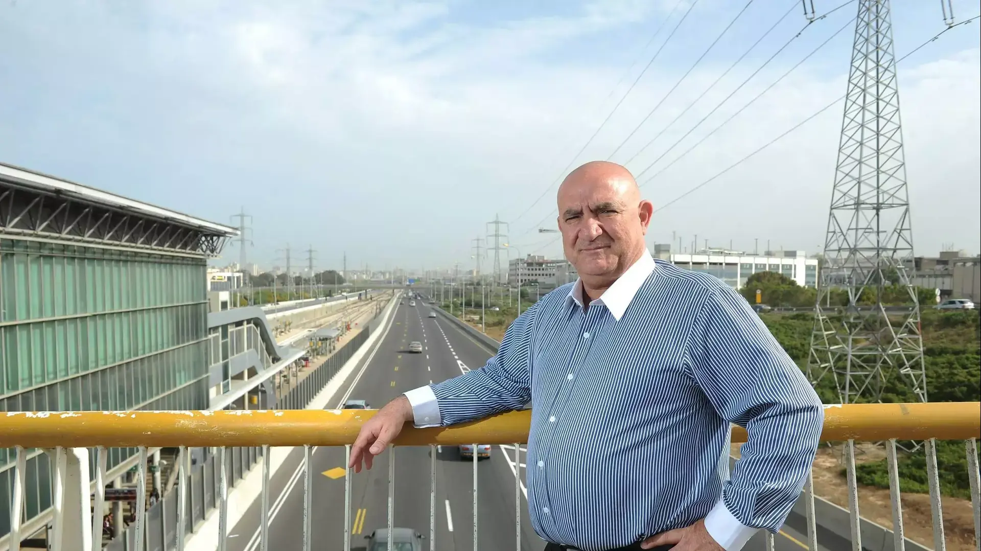 מפכ"ל המשטרה לשעבר משה קראדי, בשדרות משה דיין ראשון לציון. מרץ 2015