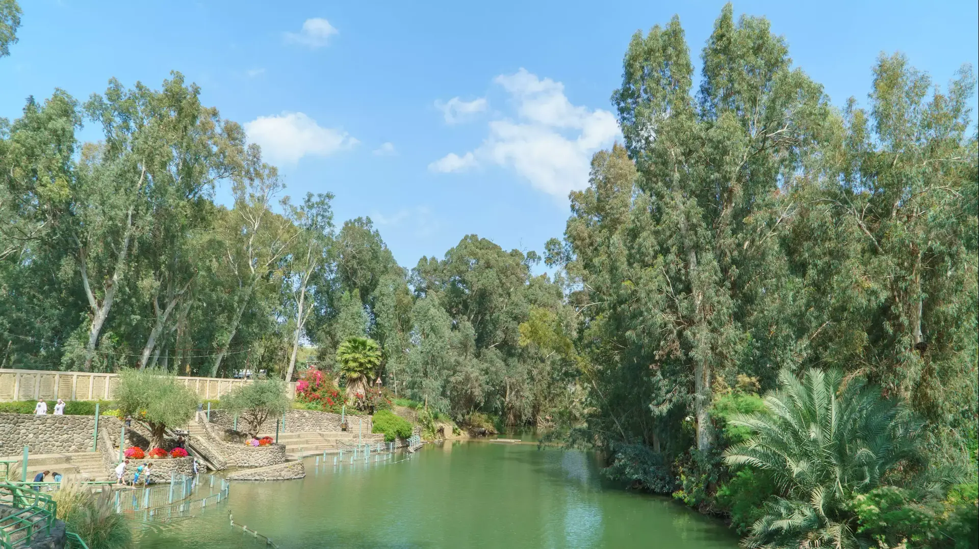 מוצא הירדן ליד הכינרת, בין דגניה ב' ובית זרע. מרץ 2015 מוצא הירדן ליד הכינרת, בין דגניה ב' ובית זרע. מרץ 2015